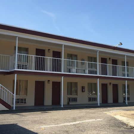 尤斯蒂斯要塞汽车旅馆 纽波特纽斯 外观 照片